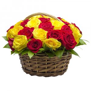 Košík 25 červených a žlutých růží